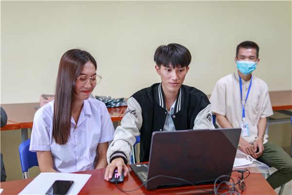 Bộ môn Mạng máy tính tổ chức Lễ bảo vệ chuyên đề tốt nghiệp K60.CNTT - Đợt 1 cho nhóm SV Lào