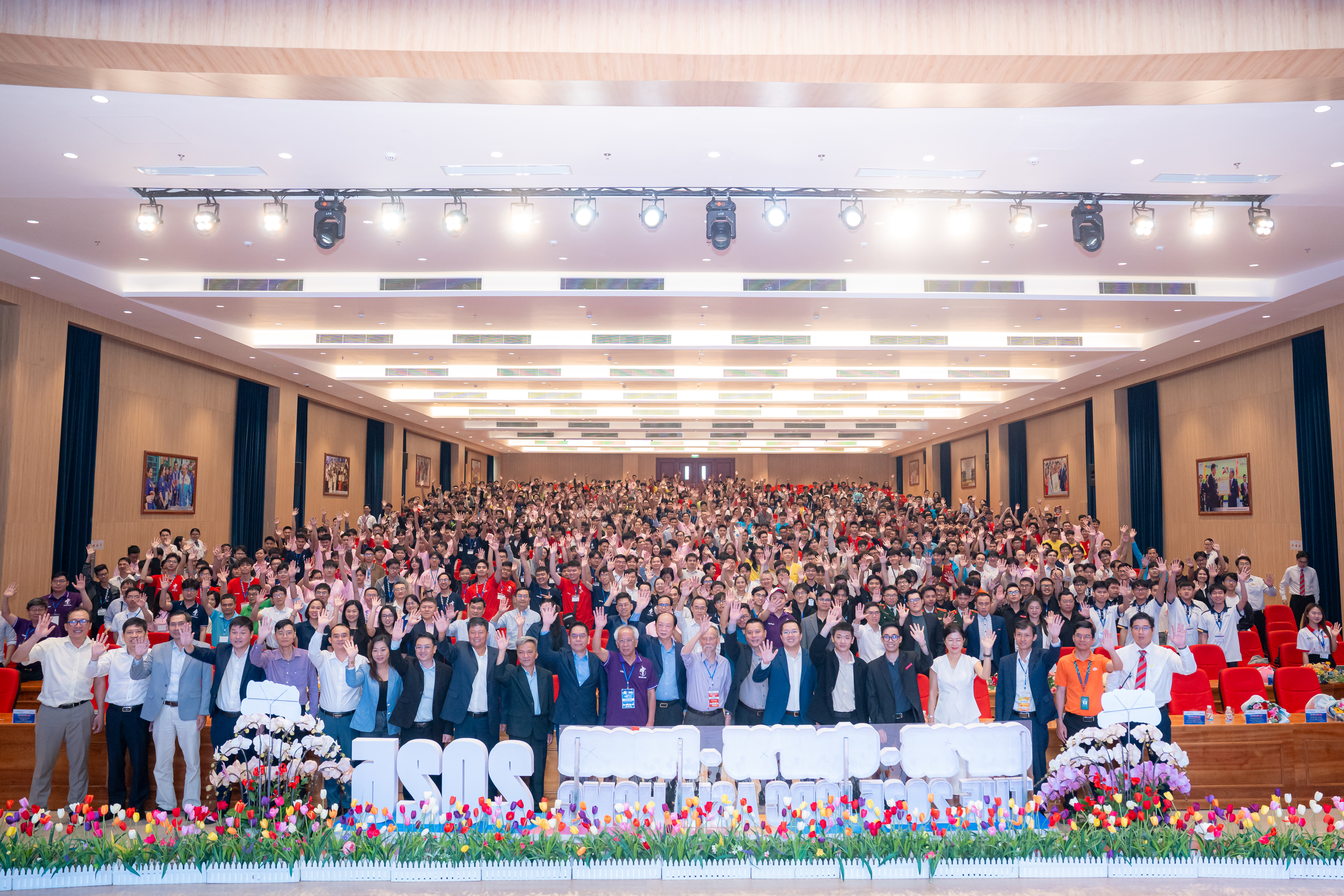 Sinh viên Trường Đại học Nha Trang tham dự Kỳ thi OLP’25 và ICPC Asia HCMC 2025