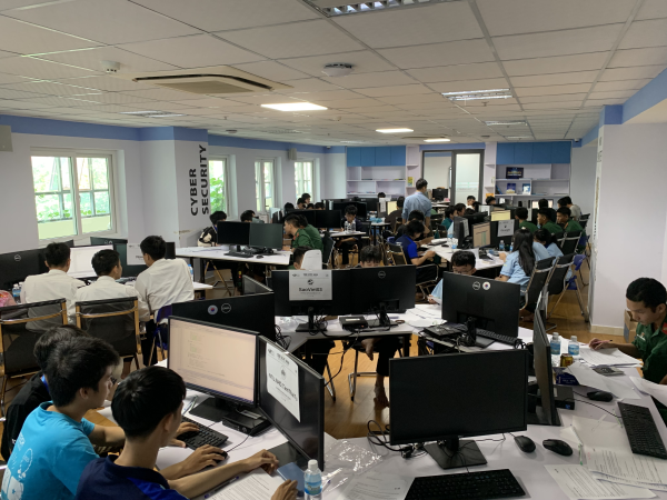 Điểm thi Trường Đại học Nha Trang hoàn thành tổ chức Kỳ thi Lập trình sinh viên quốc tế ICPC khu vực miền Trung 2026