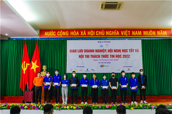 Giao lưu doanh nghiệp và Hội thi Thách thức Tin học 2022