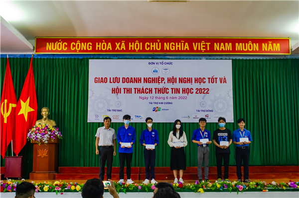 Giao lưu doanh nghiệp và Hội thi Thách thức Tin học 2022