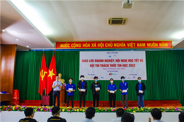 Giao lưu doanh nghiệp và Hội thi Thách thức Tin học 2022