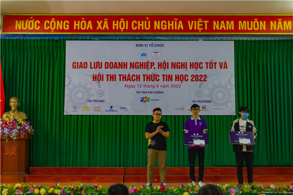 Giao lưu doanh nghiệp và Hội thi Thách thức Tin học 2022