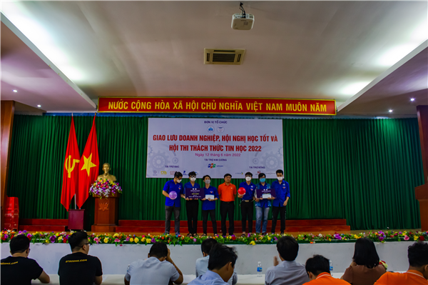 Giao lưu doanh nghiệp và Hội thi Thách thức Tin học 2022